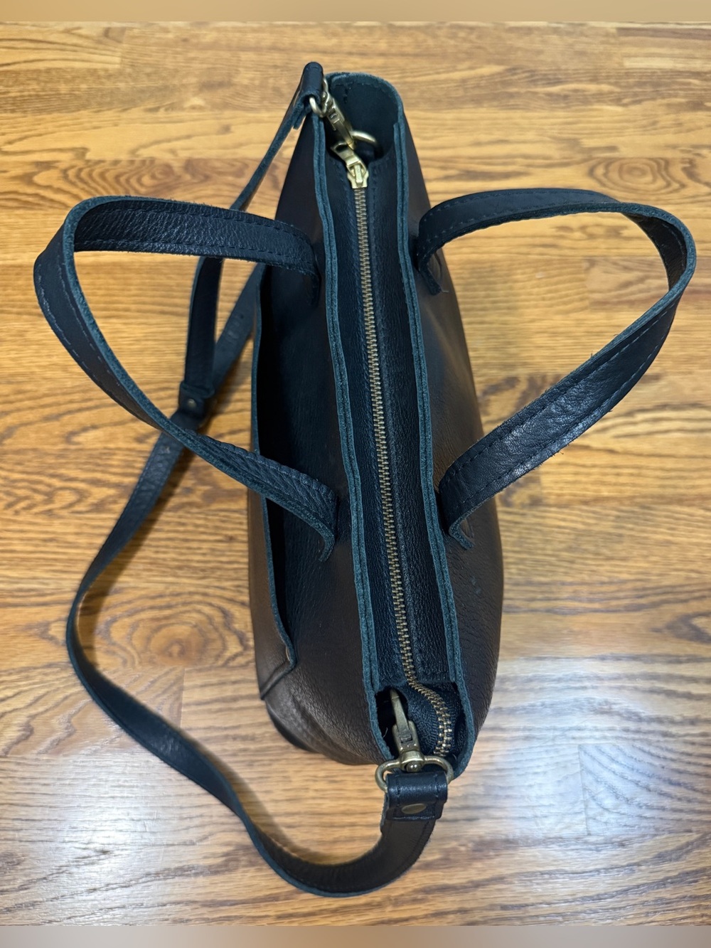 Portland Leather 'ALMOST PERFECT' MEDIUM CROSSBODY TOTE Black w/ Zipper - Picture 6 of 10